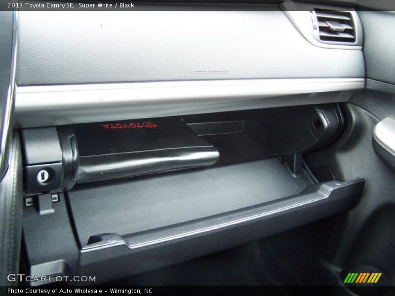 Super White / Black 2013 Toyota Camry SE