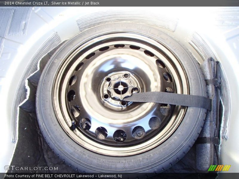 Silver Ice Metallic / Jet Black 2014 Chevrolet Cruze LT