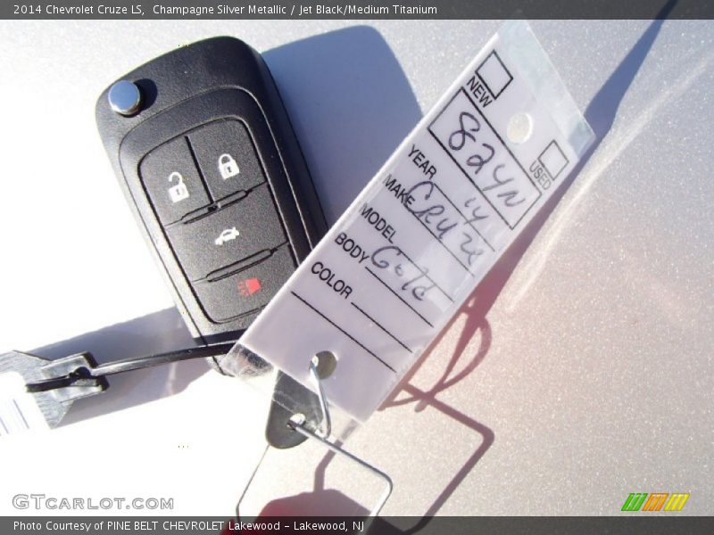Champagne Silver Metallic / Jet Black/Medium Titanium 2014 Chevrolet Cruze LS
