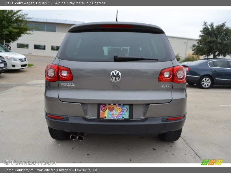 Alpine Gray Metallic / Charcoal 2011 Volkswagen Tiguan SE