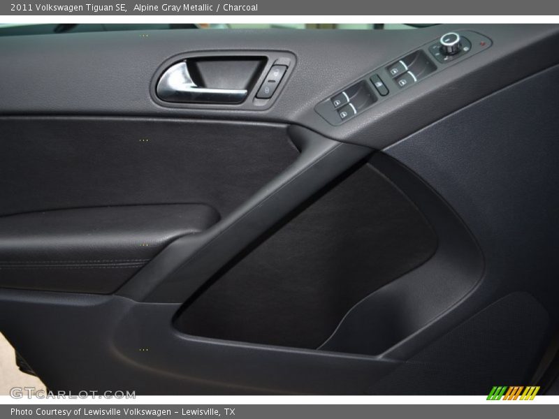 Alpine Gray Metallic / Charcoal 2011 Volkswagen Tiguan SE