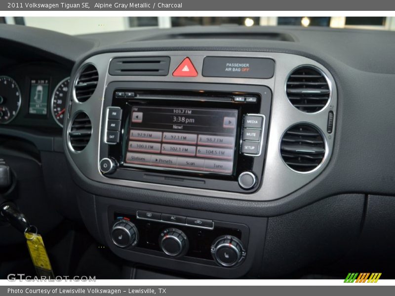 Alpine Gray Metallic / Charcoal 2011 Volkswagen Tiguan SE