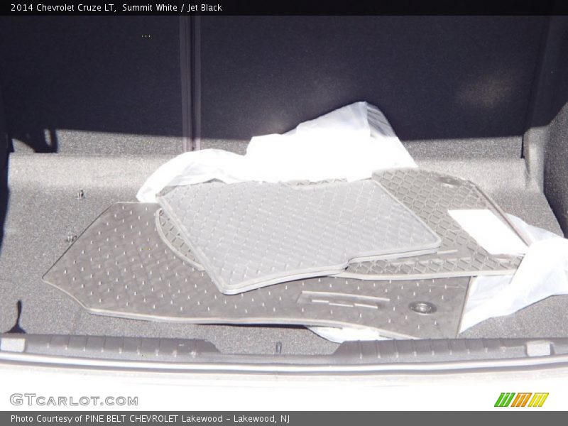 Summit White / Jet Black 2014 Chevrolet Cruze LT