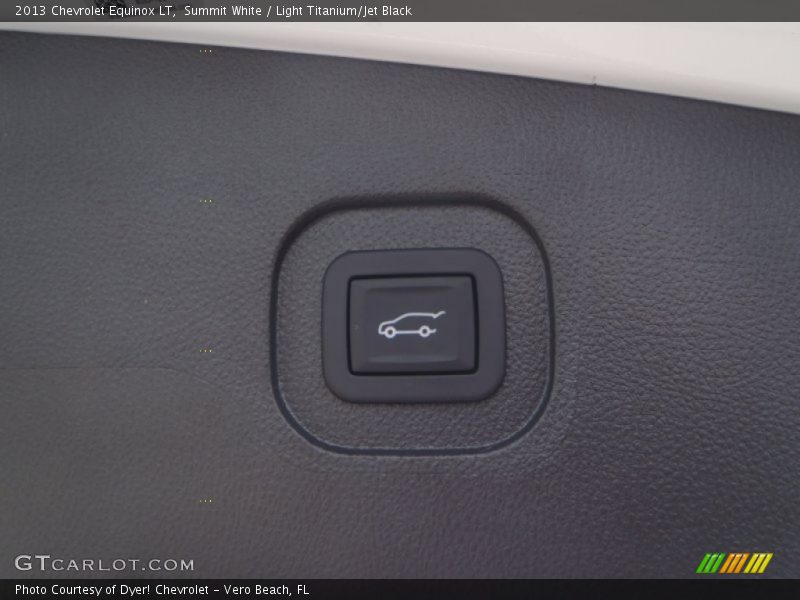 Summit White / Light Titanium/Jet Black 2013 Chevrolet Equinox LT