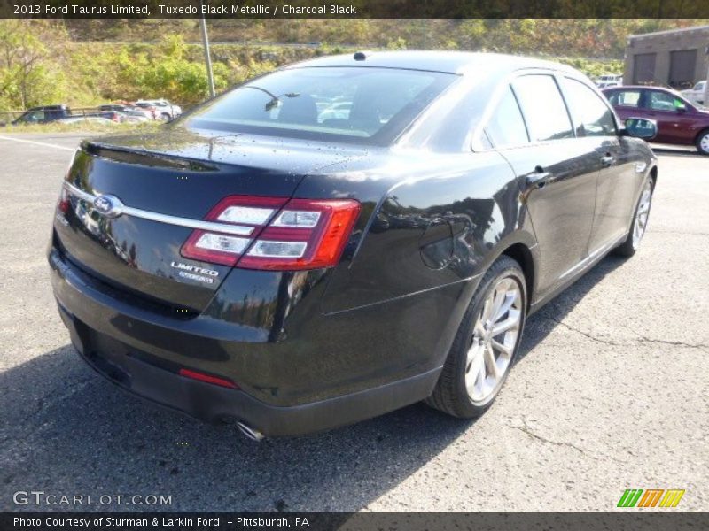 Tuxedo Black Metallic / Charcoal Black 2013 Ford Taurus Limited