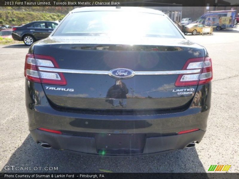 Tuxedo Black Metallic / Charcoal Black 2013 Ford Taurus Limited