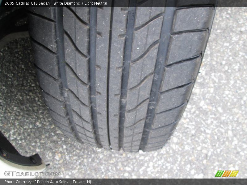White Diamond / Light Neutral 2005 Cadillac CTS Sedan