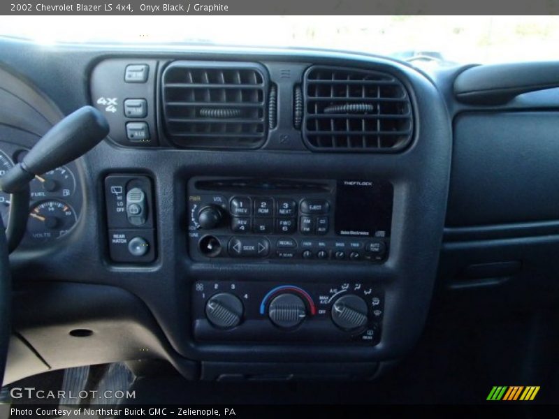 Onyx Black / Graphite 2002 Chevrolet Blazer LS 4x4