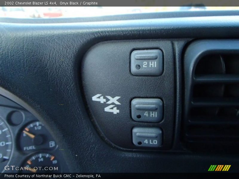 Onyx Black / Graphite 2002 Chevrolet Blazer LS 4x4