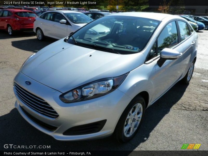 Front 3/4 View of 2014 Fiesta SE Sedan