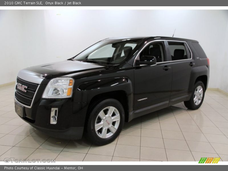 Front 3/4 View of 2010 Terrain SLE