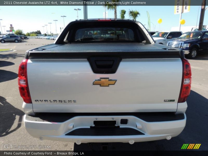White Diamond Tricoat / Dark Cashmere/Light Cashmere 2011 Chevrolet Avalanche LTZ 4x4
