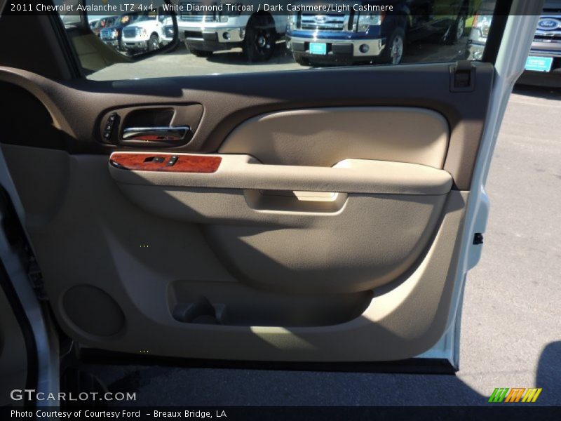 White Diamond Tricoat / Dark Cashmere/Light Cashmere 2011 Chevrolet Avalanche LTZ 4x4