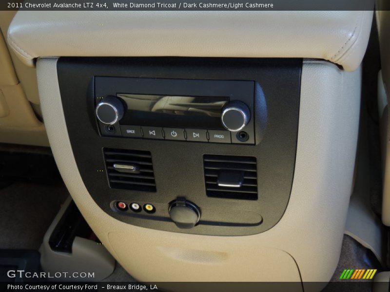 White Diamond Tricoat / Dark Cashmere/Light Cashmere 2011 Chevrolet Avalanche LTZ 4x4