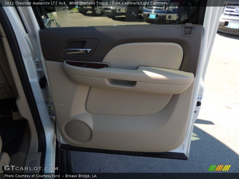 White Diamond Tricoat / Dark Cashmere/Light Cashmere 2011 Chevrolet Avalanche LTZ 4x4