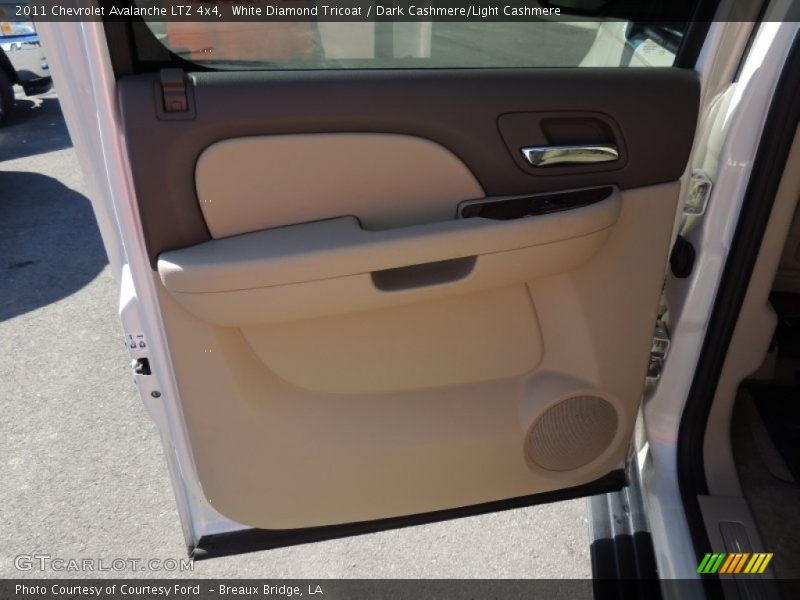 White Diamond Tricoat / Dark Cashmere/Light Cashmere 2011 Chevrolet Avalanche LTZ 4x4