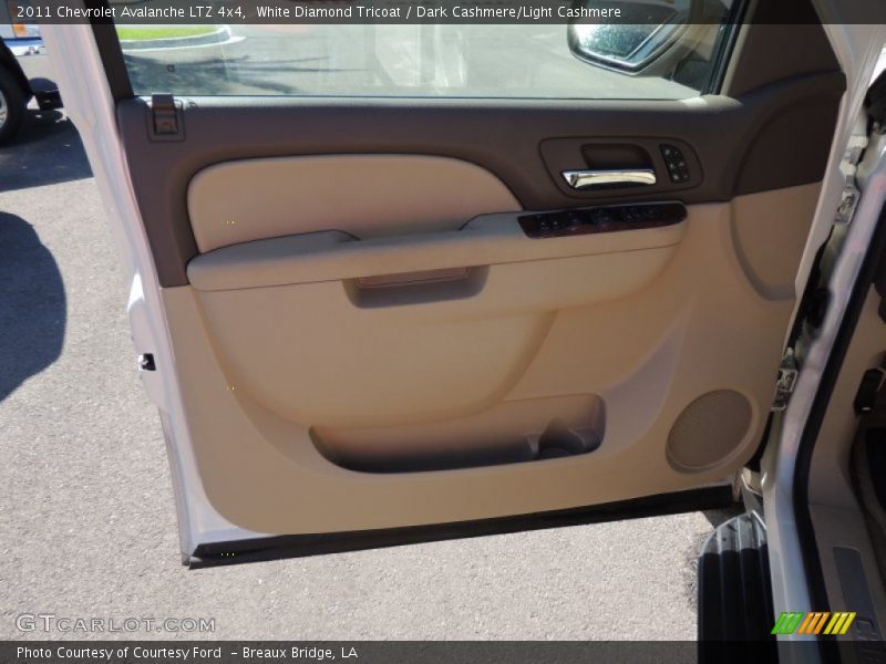 White Diamond Tricoat / Dark Cashmere/Light Cashmere 2011 Chevrolet Avalanche LTZ 4x4