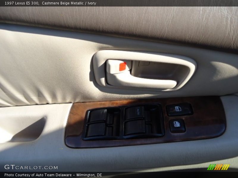 Cashmere Beige Metallic / Ivory 1997 Lexus ES 300