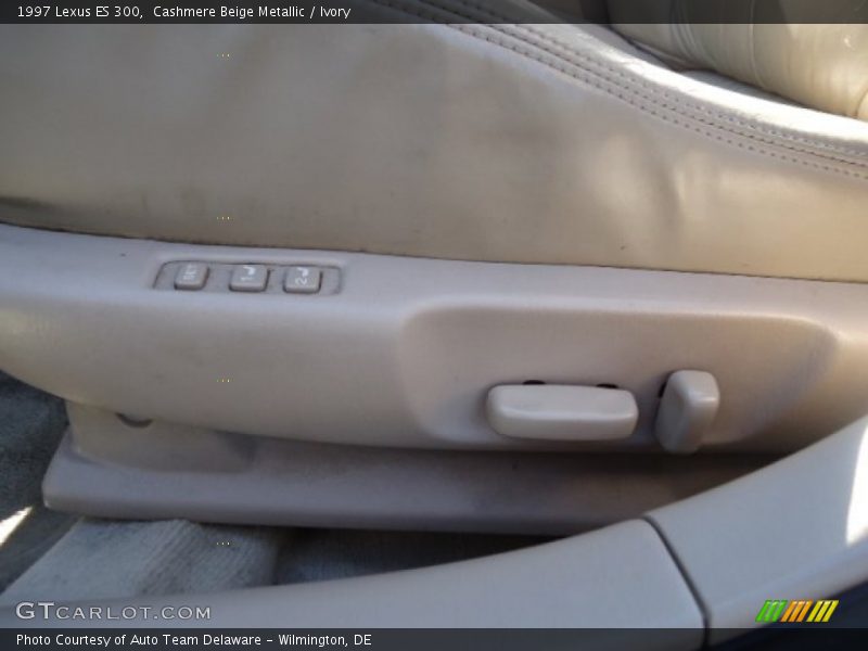 Cashmere Beige Metallic / Ivory 1997 Lexus ES 300