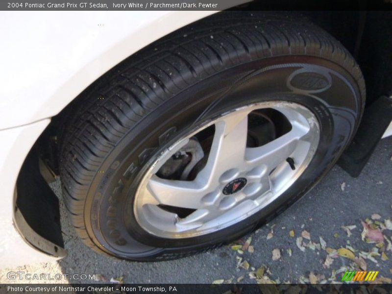 Ivory White / Parchment/Dark Pewter 2004 Pontiac Grand Prix GT Sedan