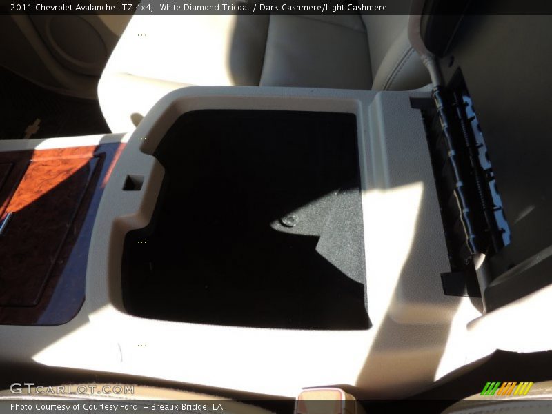 White Diamond Tricoat / Dark Cashmere/Light Cashmere 2011 Chevrolet Avalanche LTZ 4x4