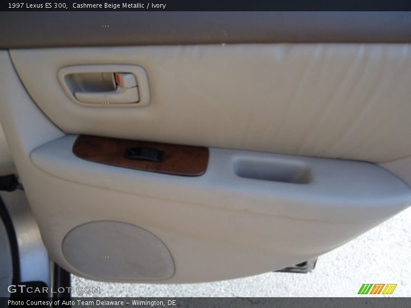 Cashmere Beige Metallic / Ivory 1997 Lexus ES 300