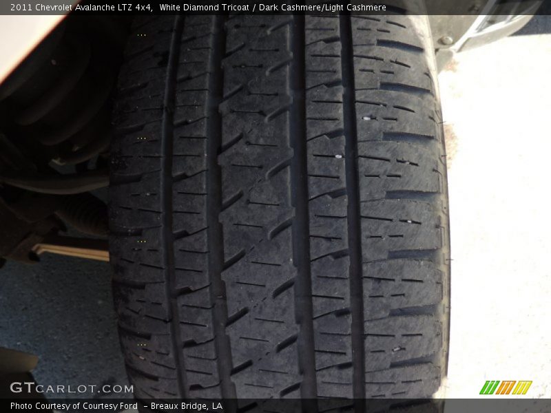 White Diamond Tricoat / Dark Cashmere/Light Cashmere 2011 Chevrolet Avalanche LTZ 4x4