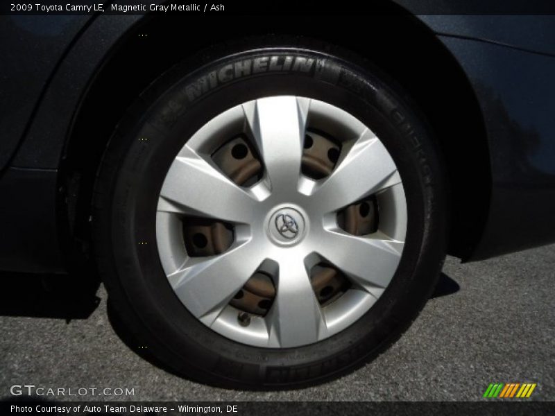 Magnetic Gray Metallic / Ash 2009 Toyota Camry LE