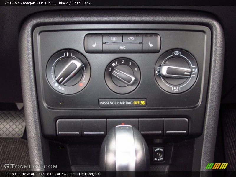 Black / Titan Black 2013 Volkswagen Beetle 2.5L