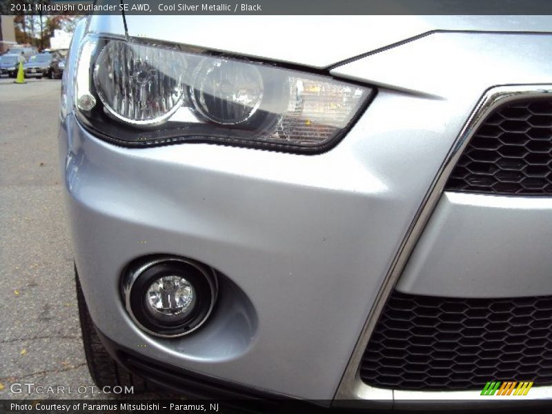 Cool Silver Metallic / Black 2011 Mitsubishi Outlander SE AWD