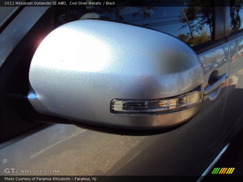 Cool Silver Metallic / Black 2011 Mitsubishi Outlander SE AWD