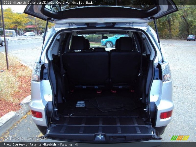 Cool Silver Metallic / Black 2011 Mitsubishi Outlander SE AWD