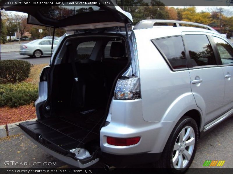Cool Silver Metallic / Black 2011 Mitsubishi Outlander SE AWD