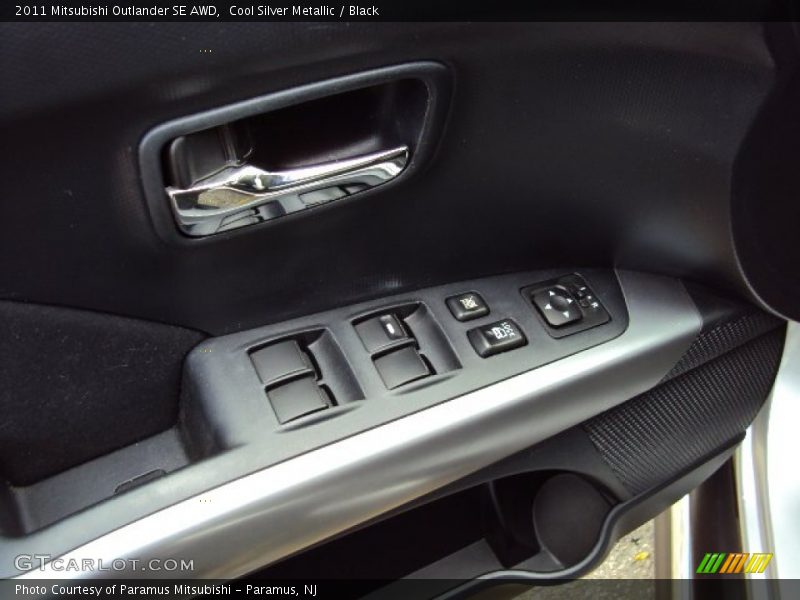 Cool Silver Metallic / Black 2011 Mitsubishi Outlander SE AWD