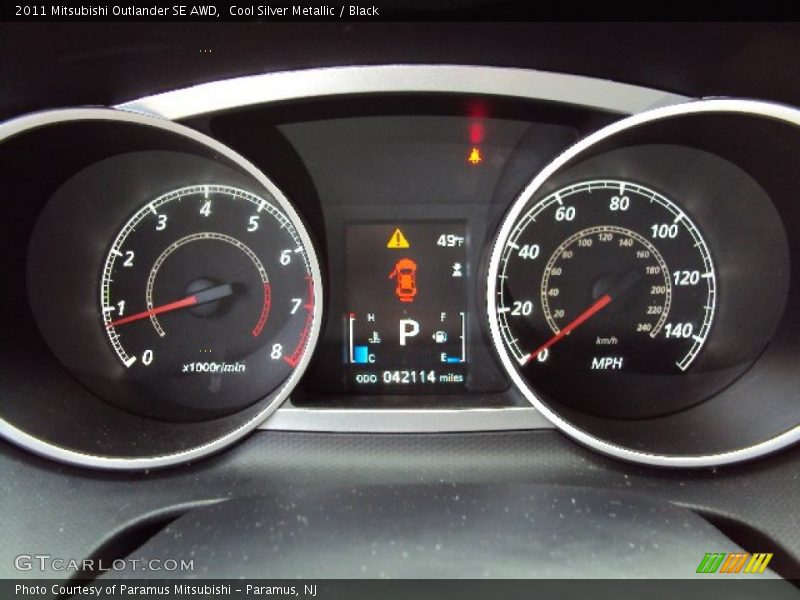 Cool Silver Metallic / Black 2011 Mitsubishi Outlander SE AWD