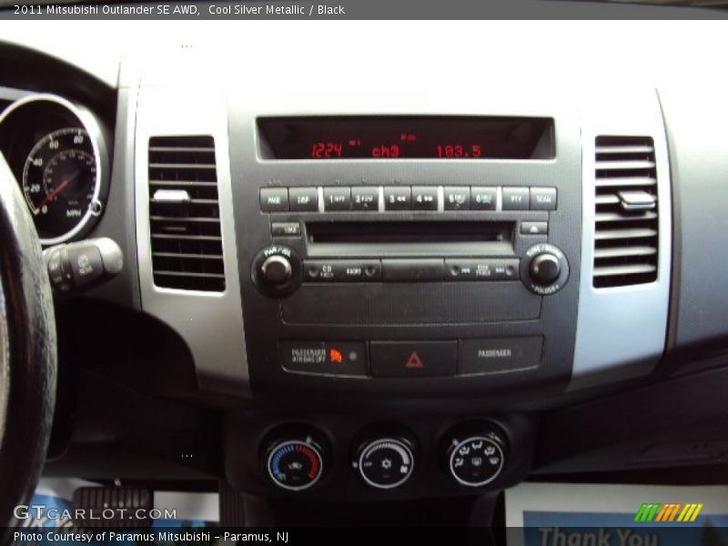 Cool Silver Metallic / Black 2011 Mitsubishi Outlander SE AWD