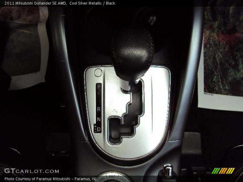 Cool Silver Metallic / Black 2011 Mitsubishi Outlander SE AWD