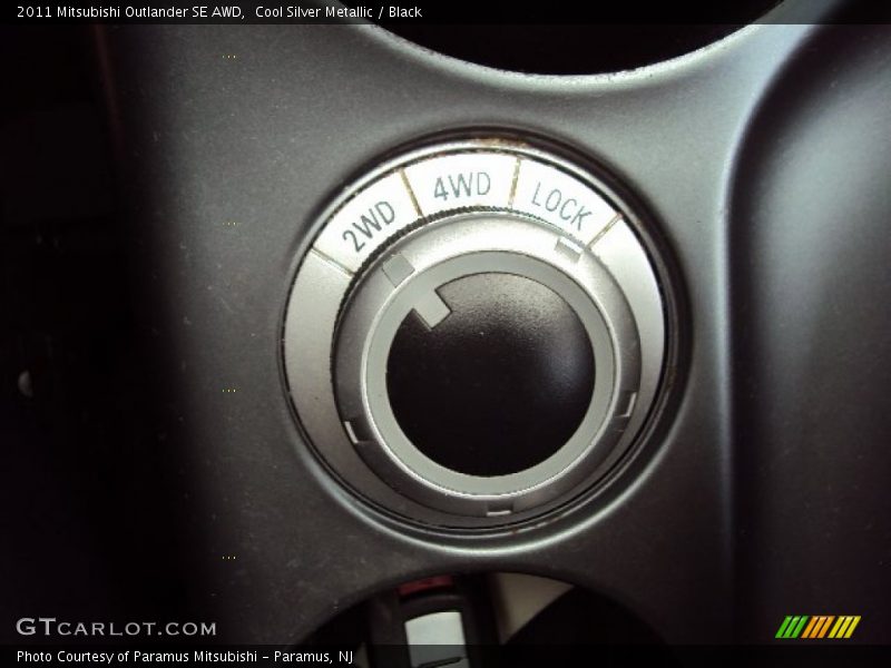 Cool Silver Metallic / Black 2011 Mitsubishi Outlander SE AWD