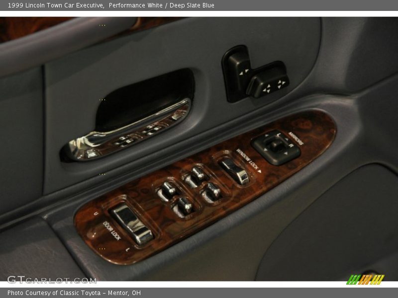 Controls of 1999 Town Car Executive