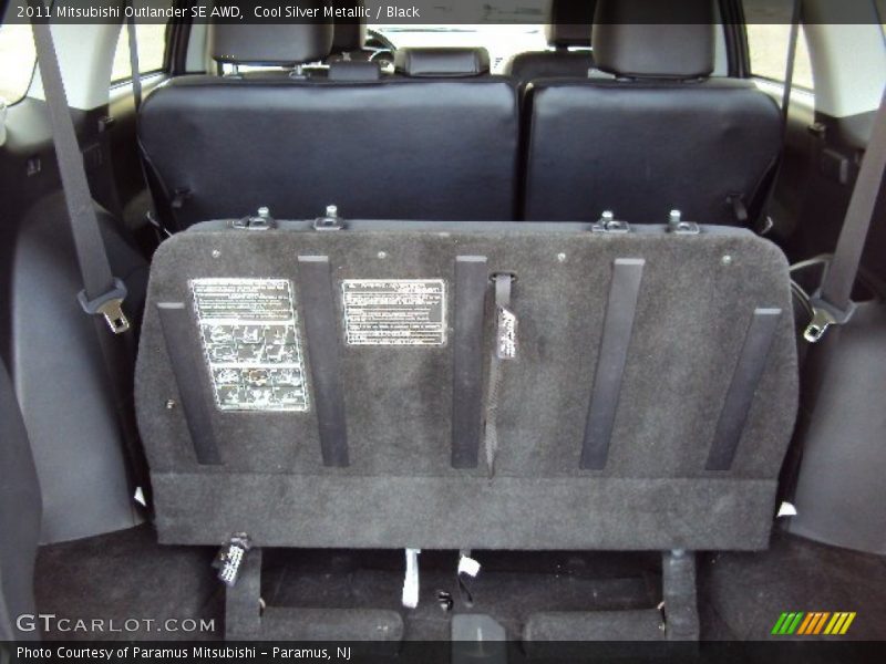 Cool Silver Metallic / Black 2011 Mitsubishi Outlander SE AWD