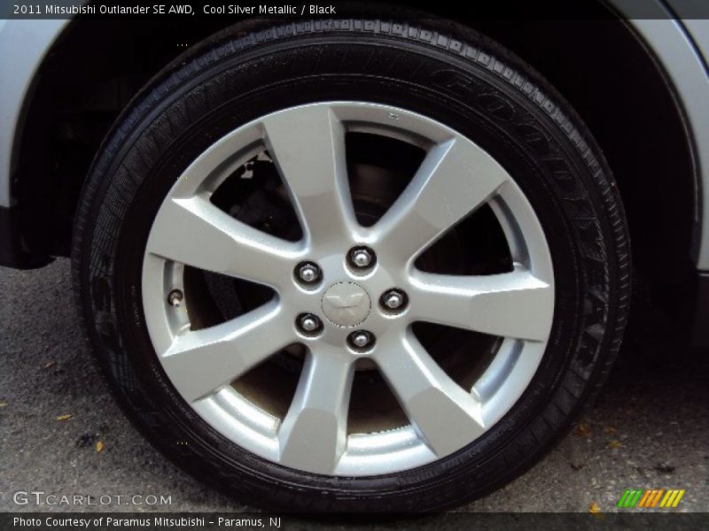 Cool Silver Metallic / Black 2011 Mitsubishi Outlander SE AWD