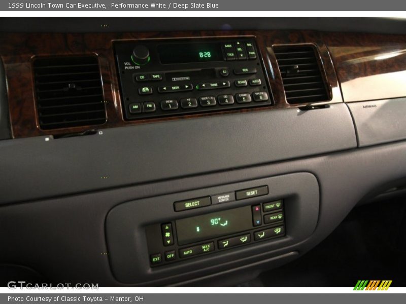 Controls of 1999 Town Car Executive
