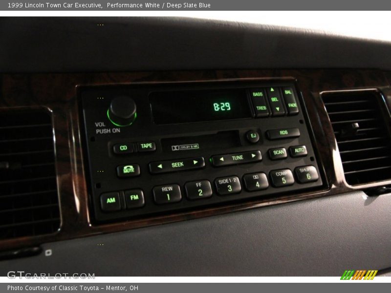 Audio System of 1999 Town Car Executive