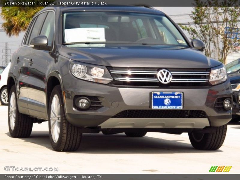 Pepper Gray Metallic / Black 2014 Volkswagen Tiguan SE