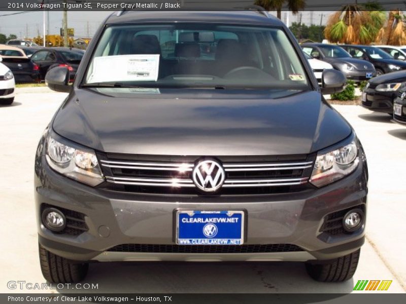 Pepper Gray Metallic / Black 2014 Volkswagen Tiguan SE