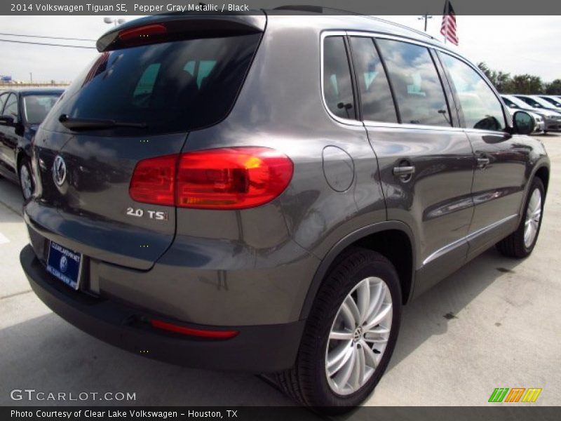 Pepper Gray Metallic / Black 2014 Volkswagen Tiguan SE