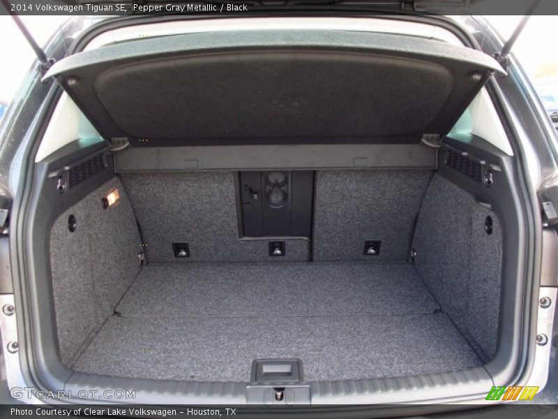 Pepper Gray Metallic / Black 2014 Volkswagen Tiguan SE