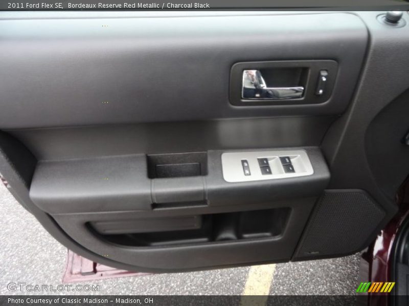 Bordeaux Reserve Red Metallic / Charcoal Black 2011 Ford Flex SE