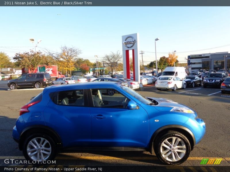 Electric Blue / Black/Silver Trim 2011 Nissan Juke S