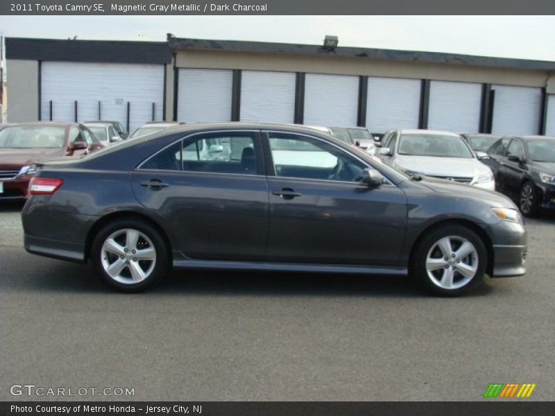 Magnetic Gray Metallic / Dark Charcoal 2011 Toyota Camry SE